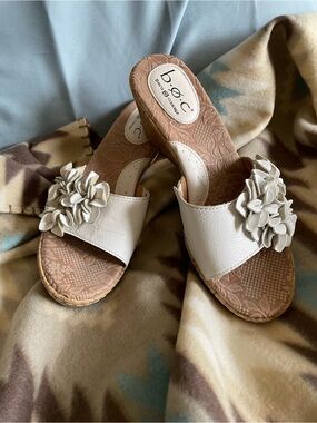 b.o.c. White leather slides with leather floral accent.